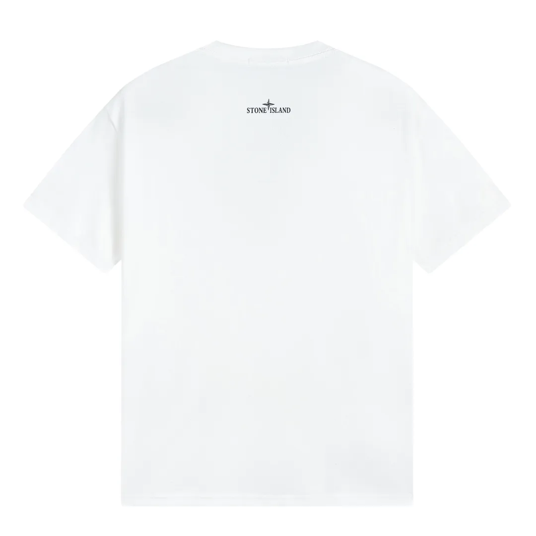 W617#P110💰 [Stone lsland/Stone Island summer new short-sleeved T-shirt with broken big compass print on the chest] ⚠️[Original creation, high control of details] Made of 260 grams of combed cotton, 32-count double yarn - Simple basic versatile style, original single quality, the first choice for couples. - Made in a large factory, four needles and five threads on the shoulder, neat alignment, high quality workmanship. - Same style for men and women, very versatile, one piece for each person Details are clearly visible. Color: Black White Size: M L